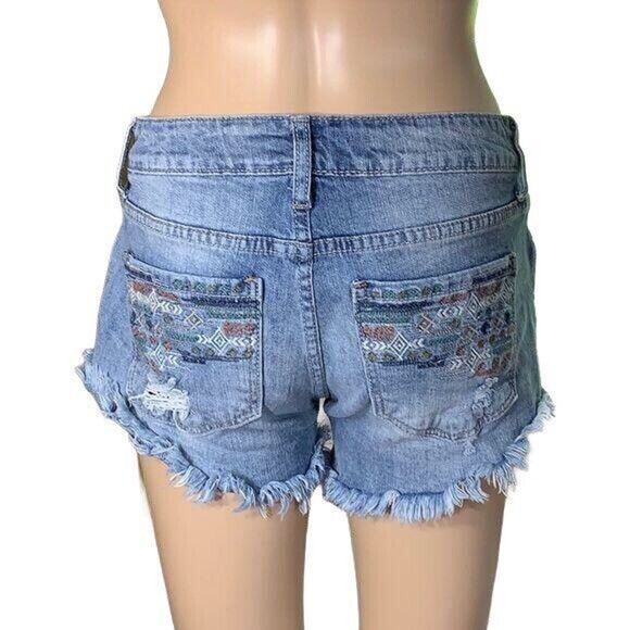 Rue21 Womens Denim Blue Jean Shorts Embroidered Cutoff Distressed Size 5 6 - Picture 4 of 9